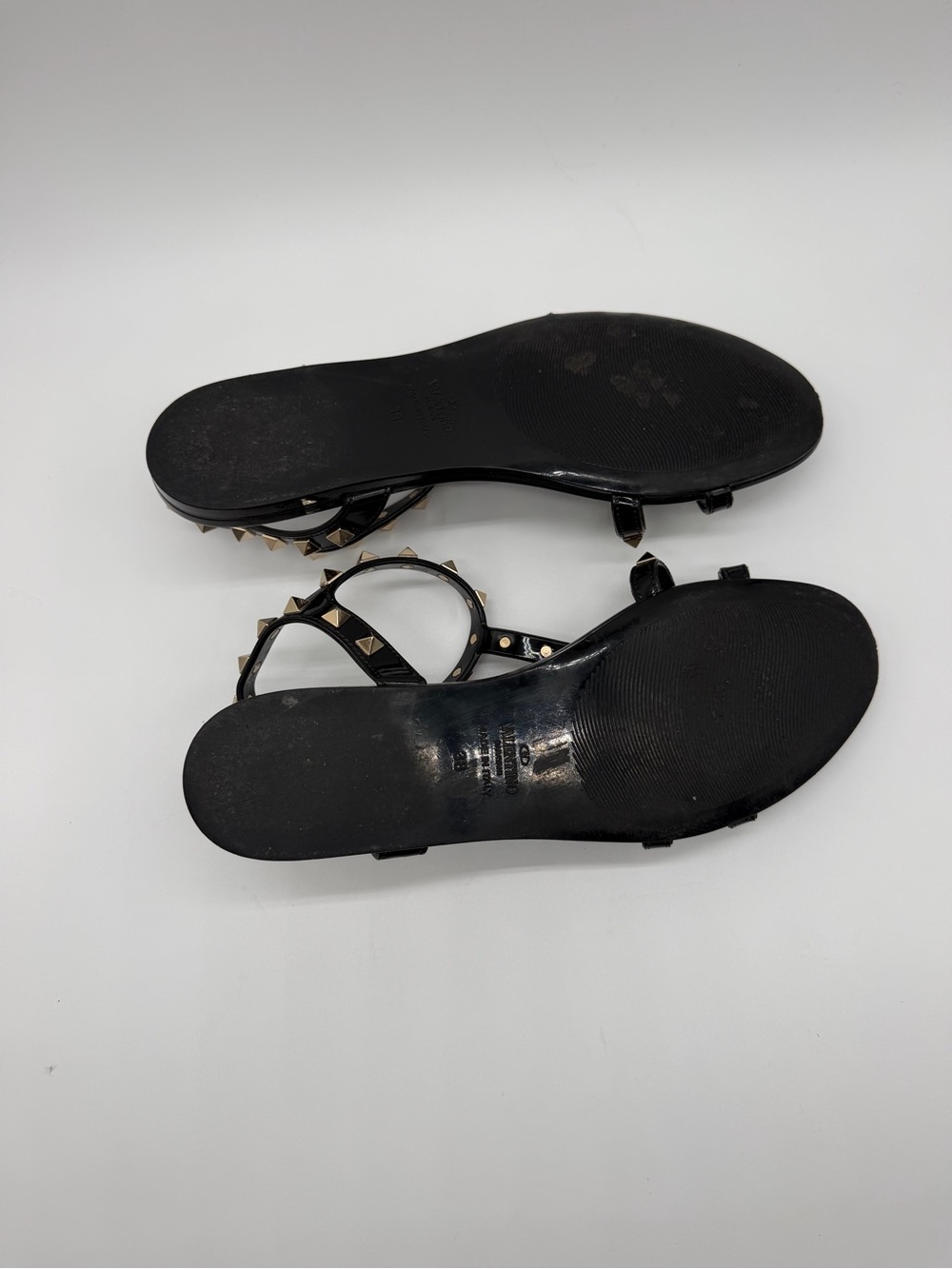 Valentino Garavani Black Pyramid-Stud T-Strap Sandals Sz 38 - Picture 6 of 6
